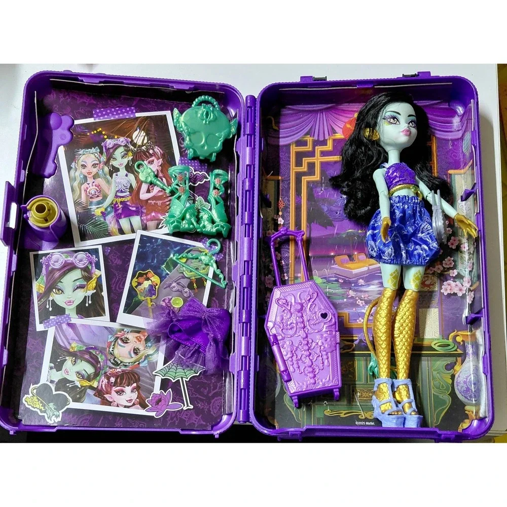 Monster High G3 Jinafire Long Skulltimate Secrets Gore-geous Oasis Doll Suitcase